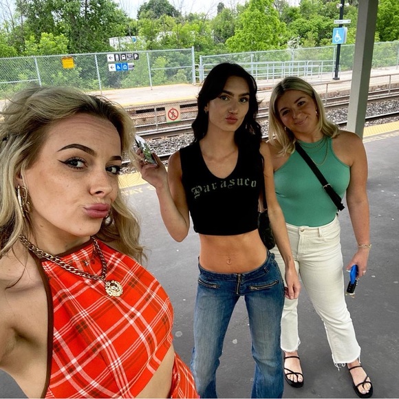 Meet your Posher, Sage - Picture 3 of 12